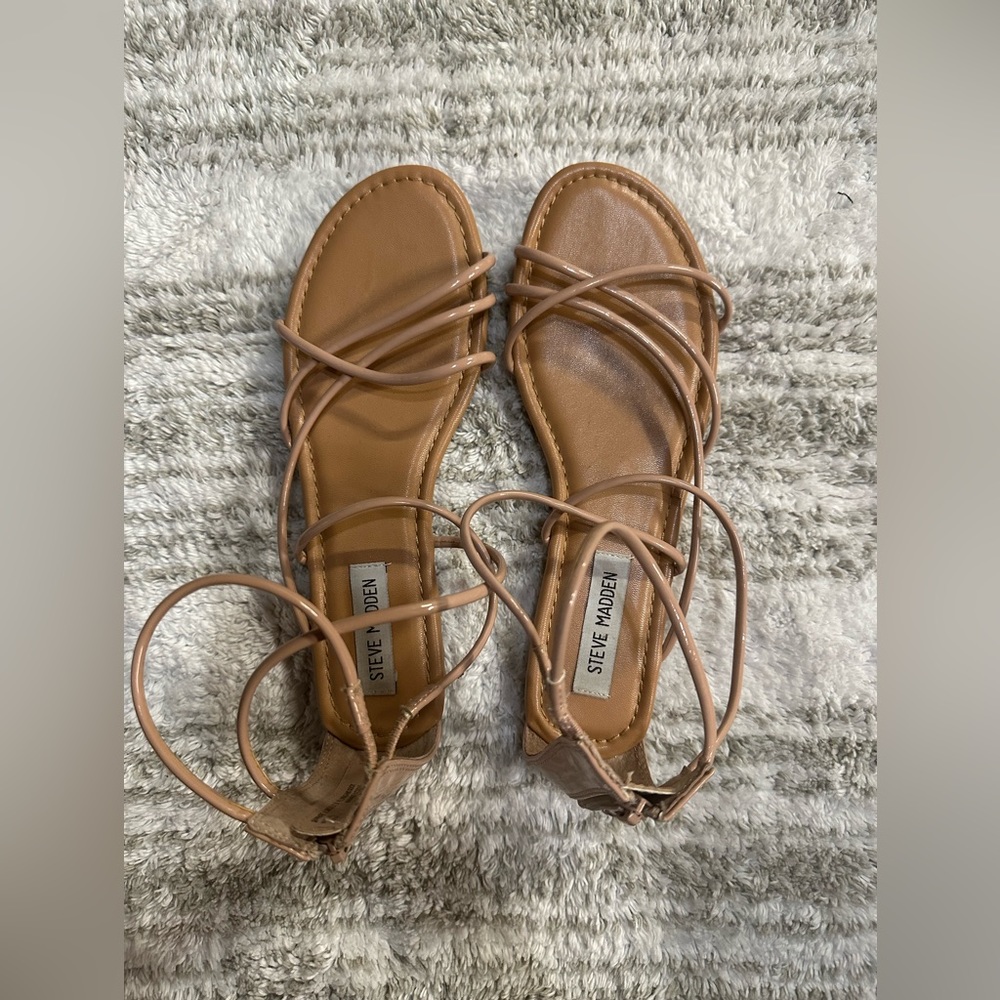USED— Steve Madden nude flat sandals Sz 9